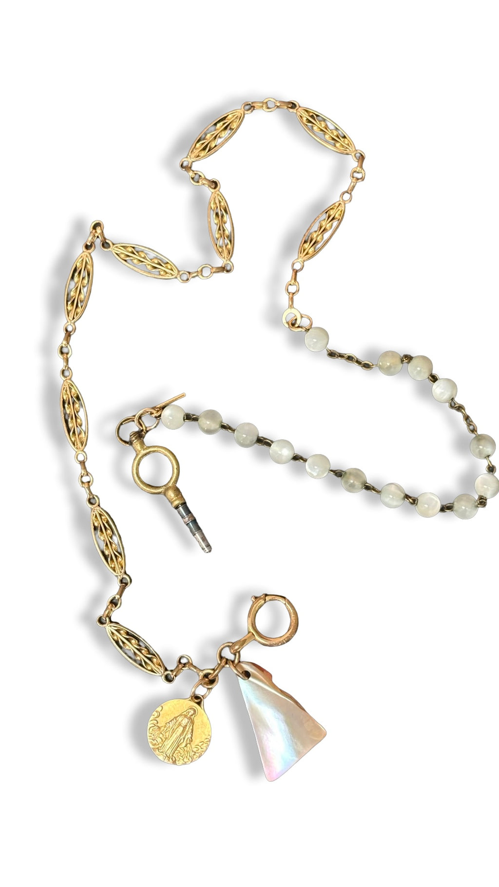 Collier chaîne de montre, chapelet de nacre et médaille de la Vierge.