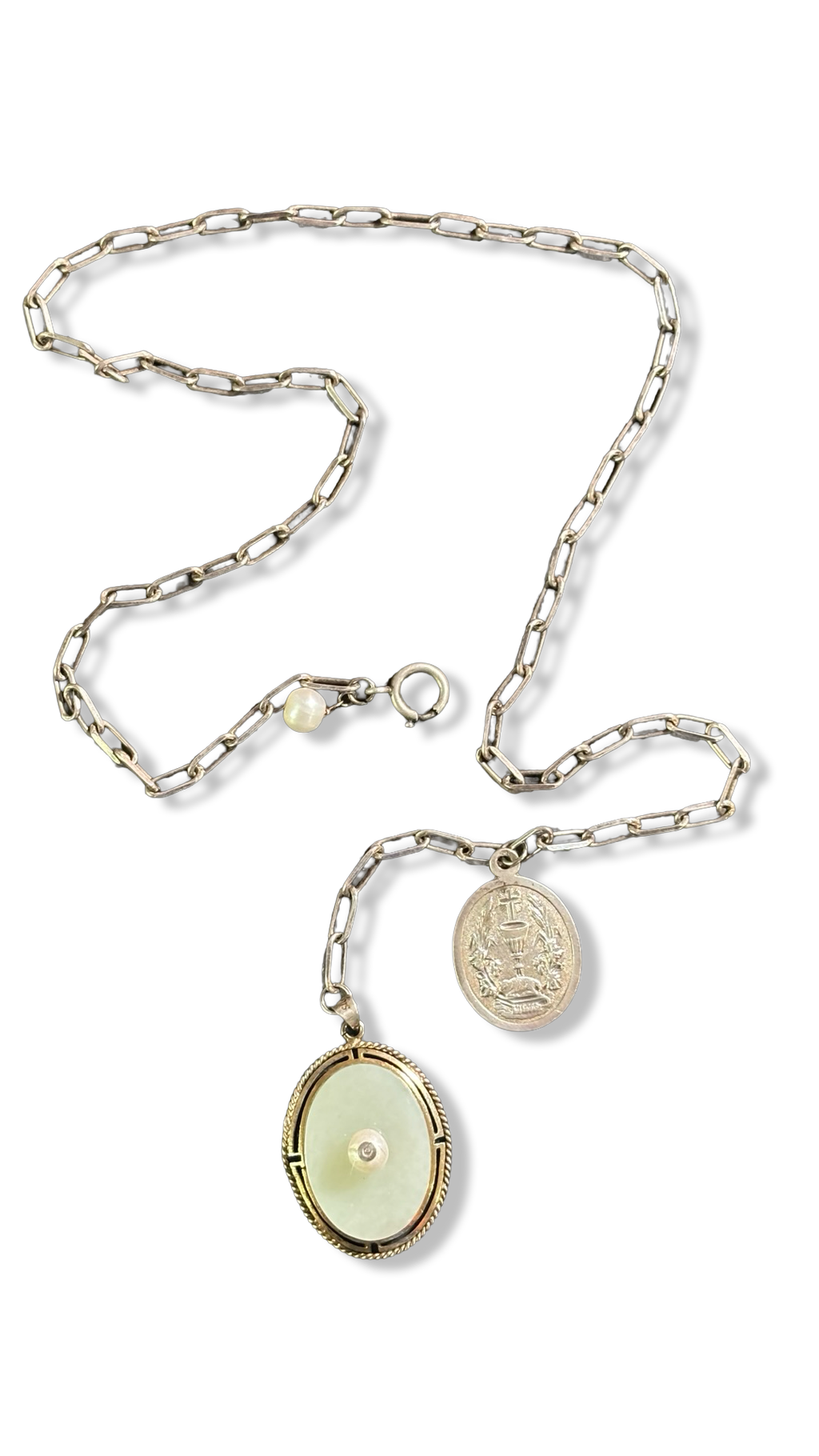 Collier lasso en argent, médaille de communion et jadéite