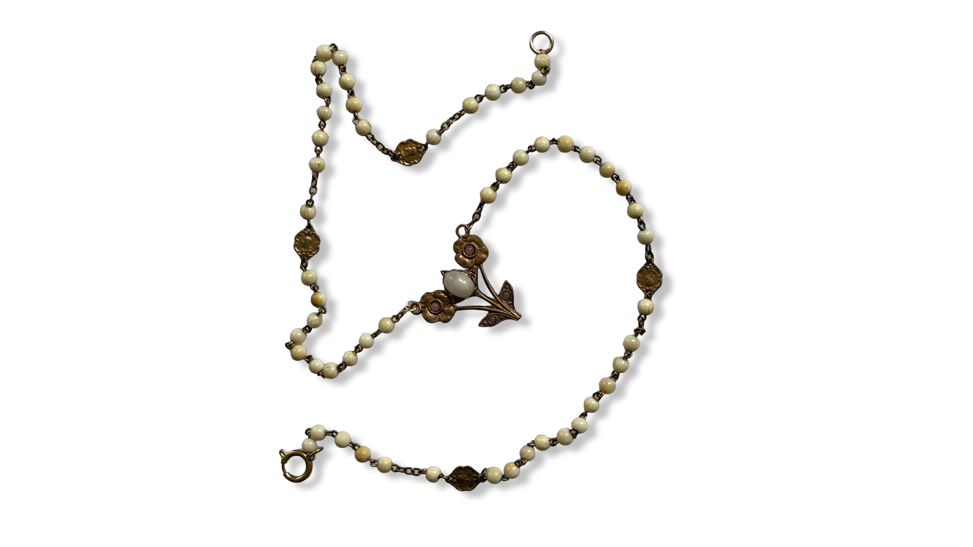 Collier chapelet et motif floral