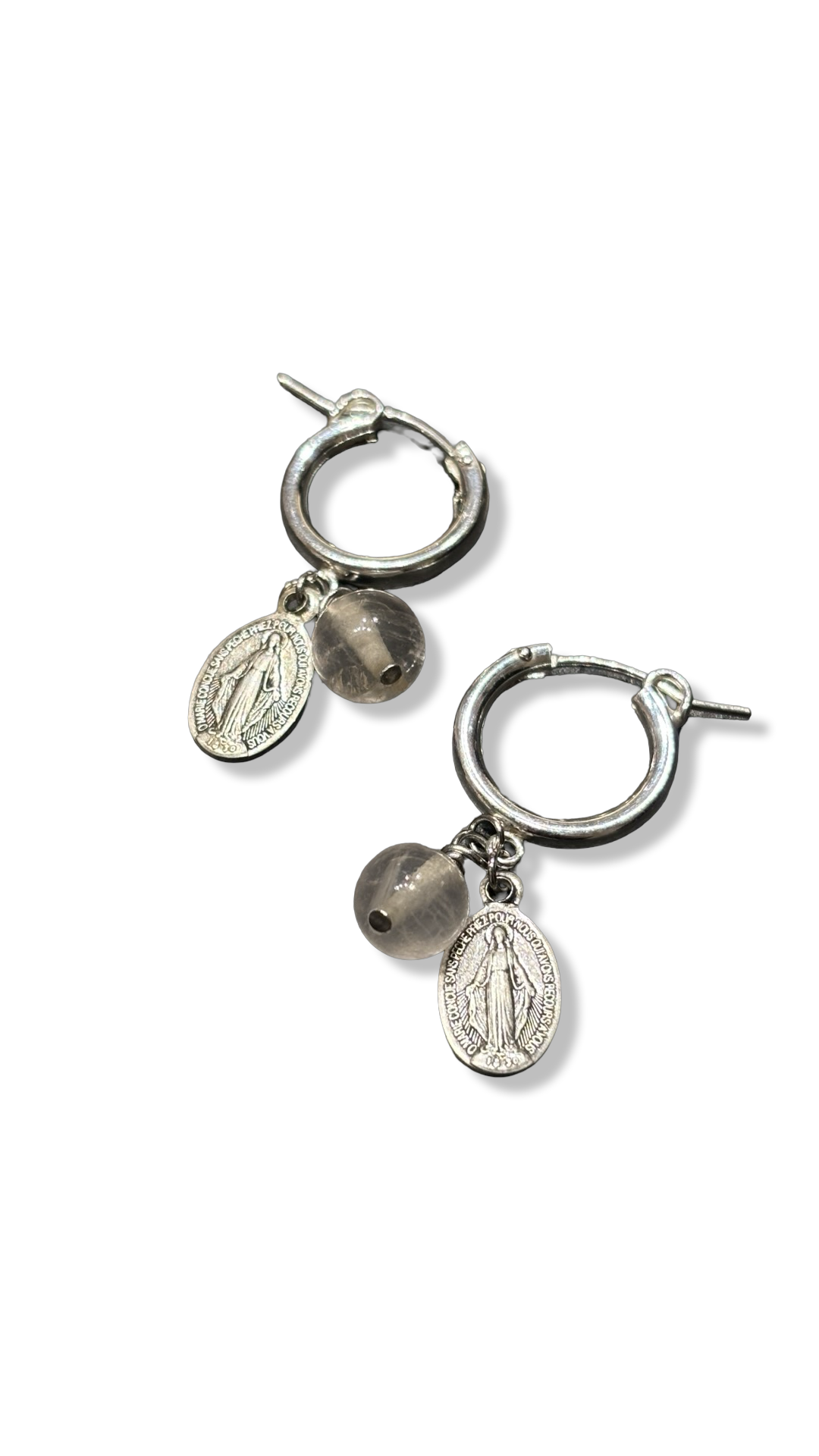 Mini créoles, quartz rose et médailles miraculeuses