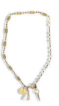 Collier chaîne de montre, chapelet de nacre et médaille de la Vierge.