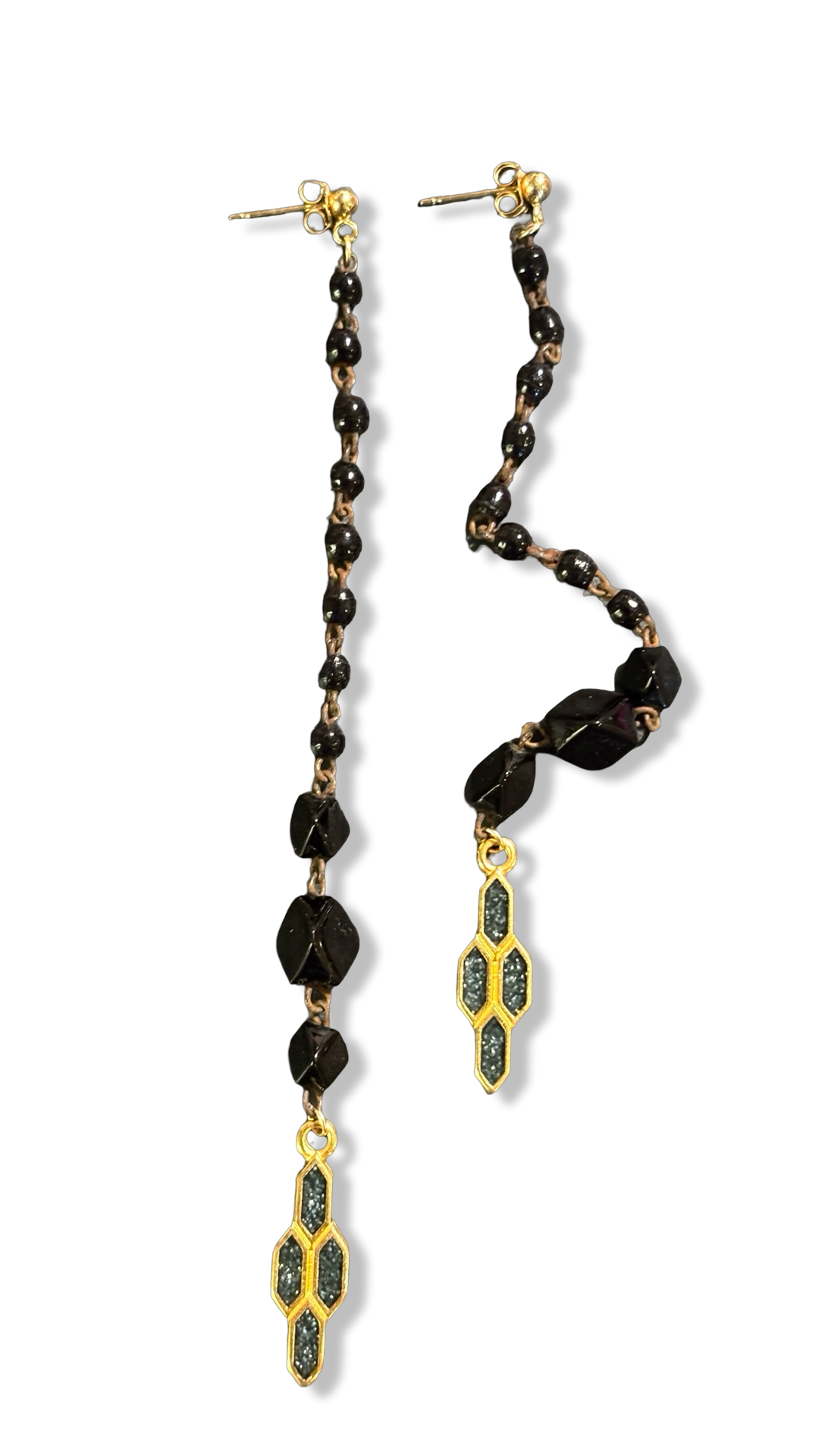 Pendants en perles noires