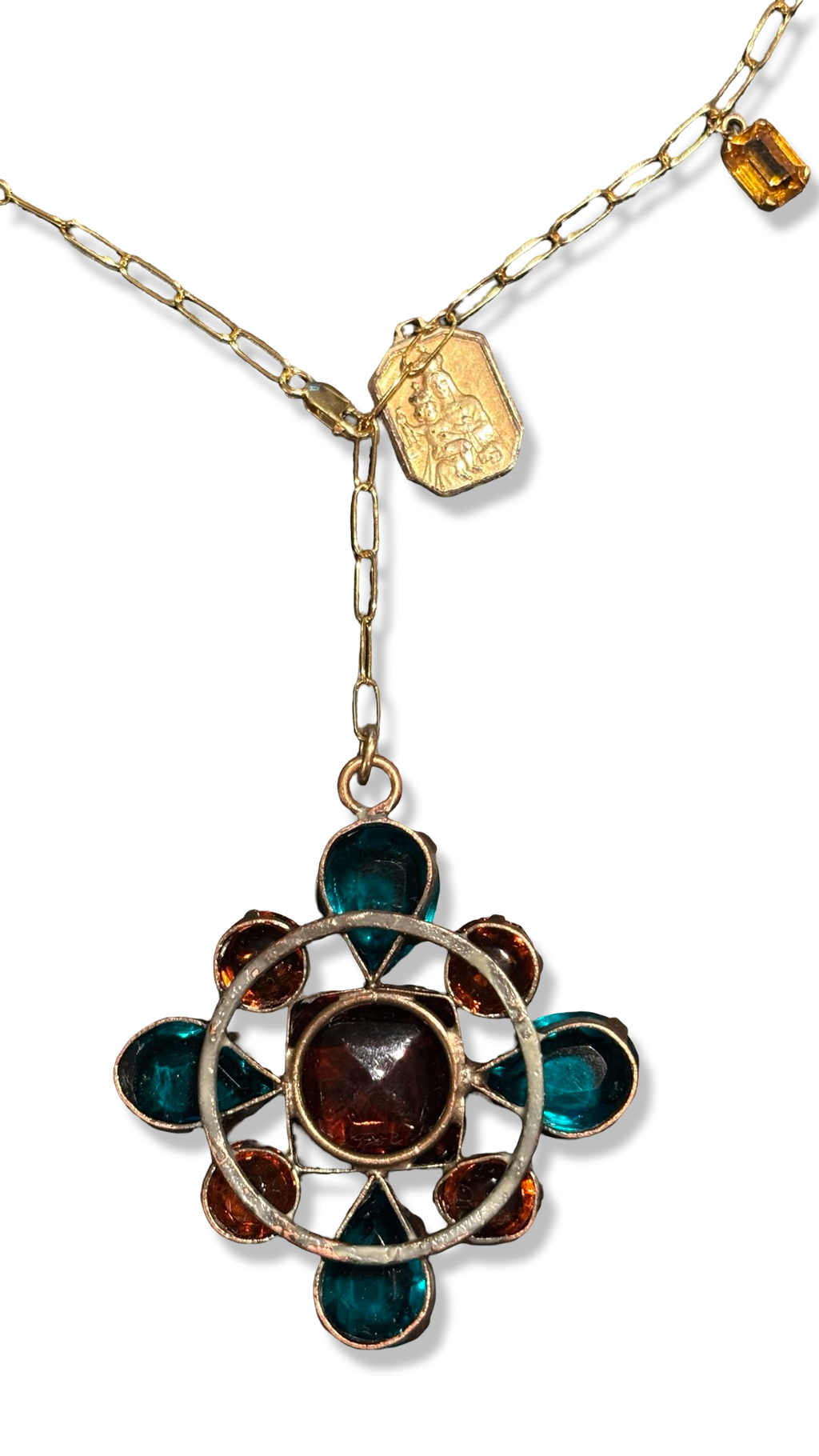 Collier lasso upcyclé, médaille de la Vierge et croix byzantine