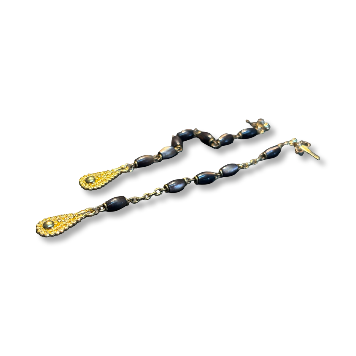 Pendants en chapelet marron et motifs en gouttes