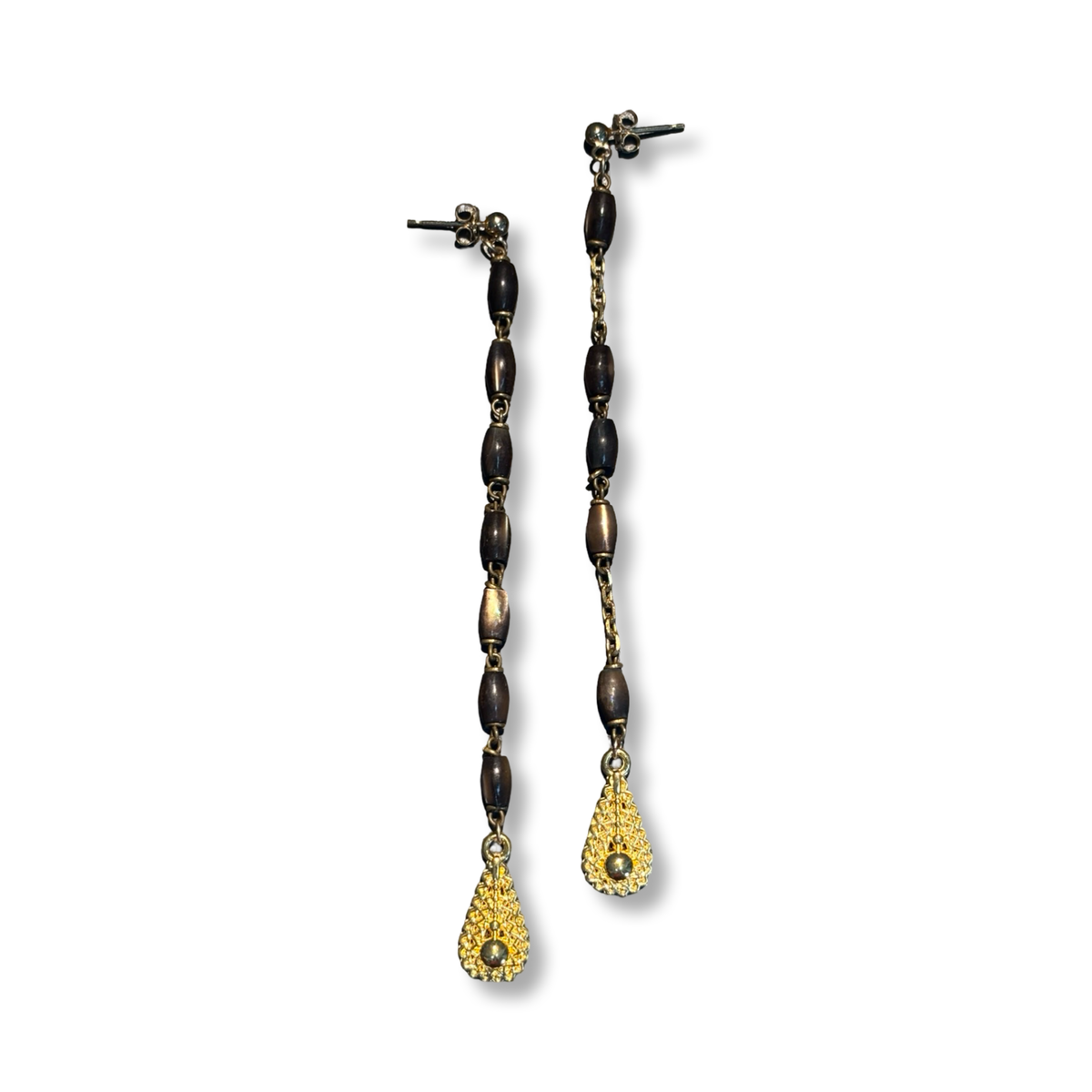 Pendants en chapelet marron et motifs en gouttes