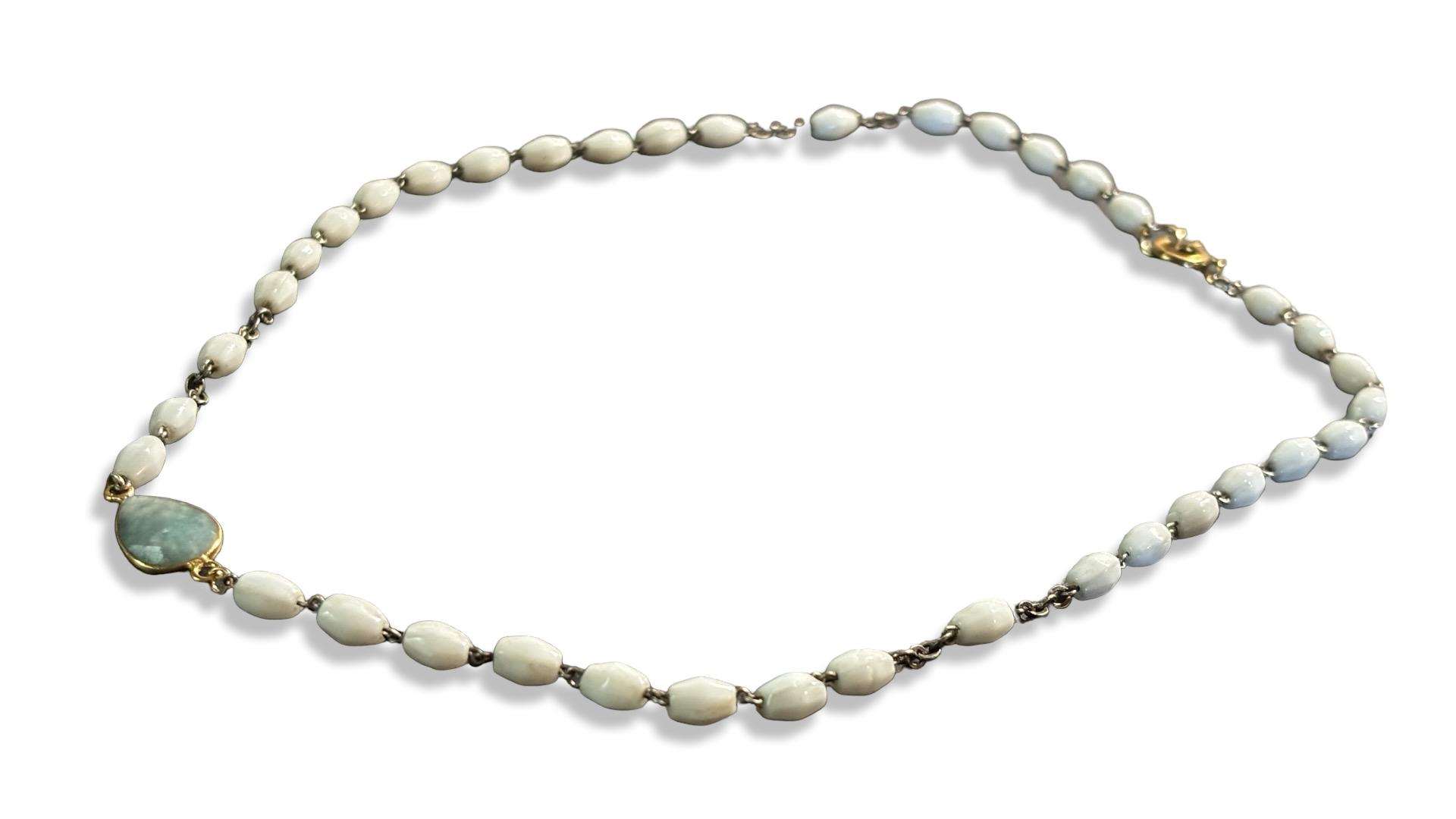 Collier chapelet blanc et goutte d’amazonite