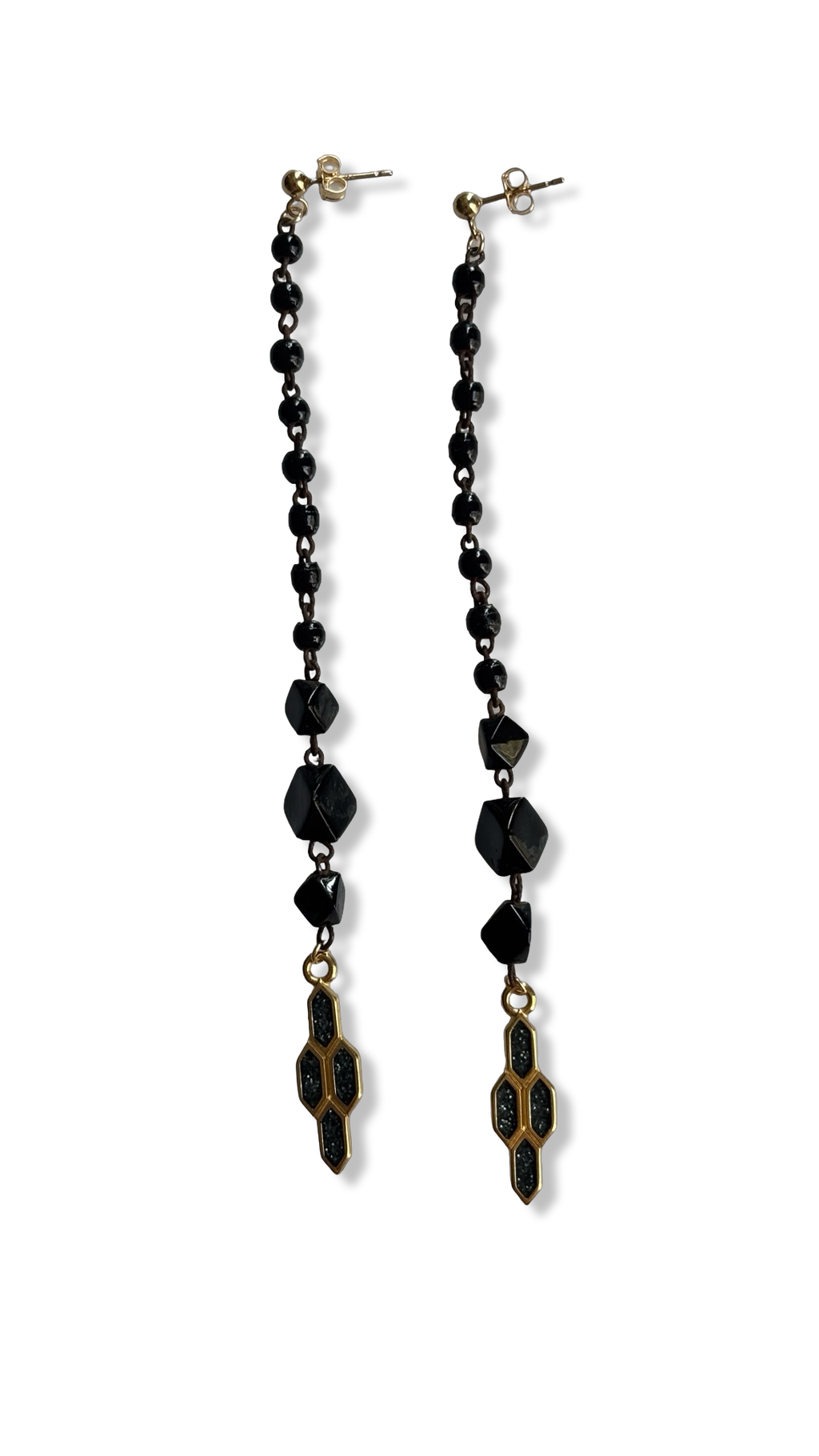 Pendants en perles noires