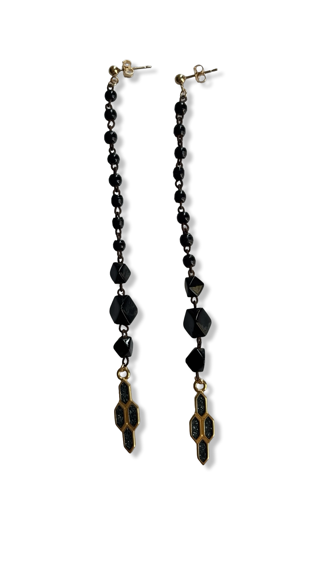 Pendants en perles noires