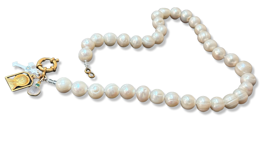 Collier de perles baroques, croix bretonne, Vierge au Voile et Quartz rose