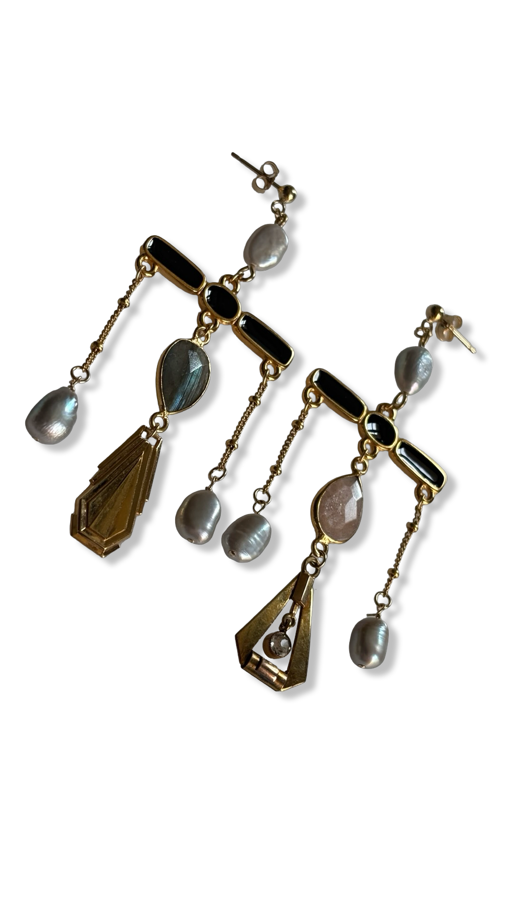 Pendants chandelier, pierres fines, perles grises et motifs Art Deco