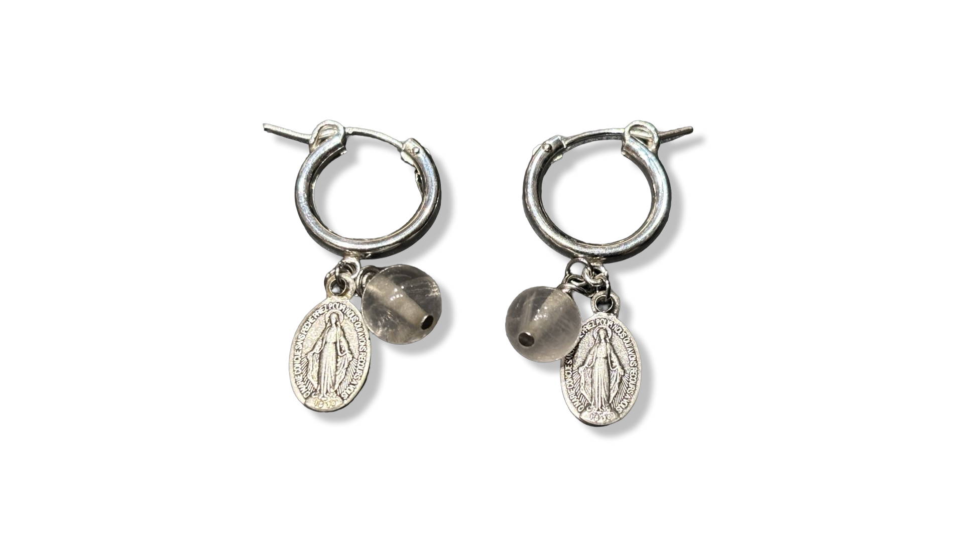 Mini créoles, quartz rose et médailles miraculeuses