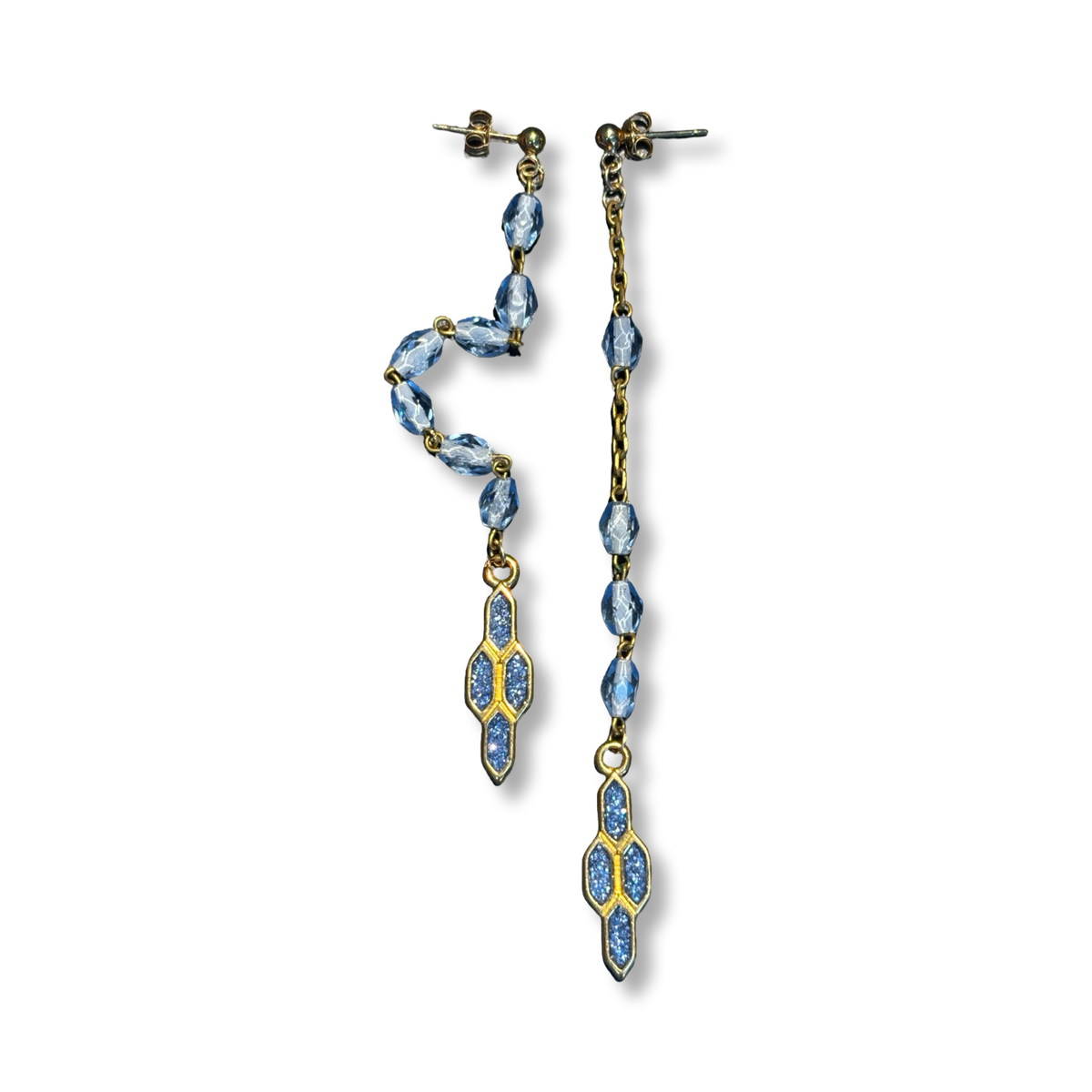 Pendants en chapelet bleu et motifs géométriques