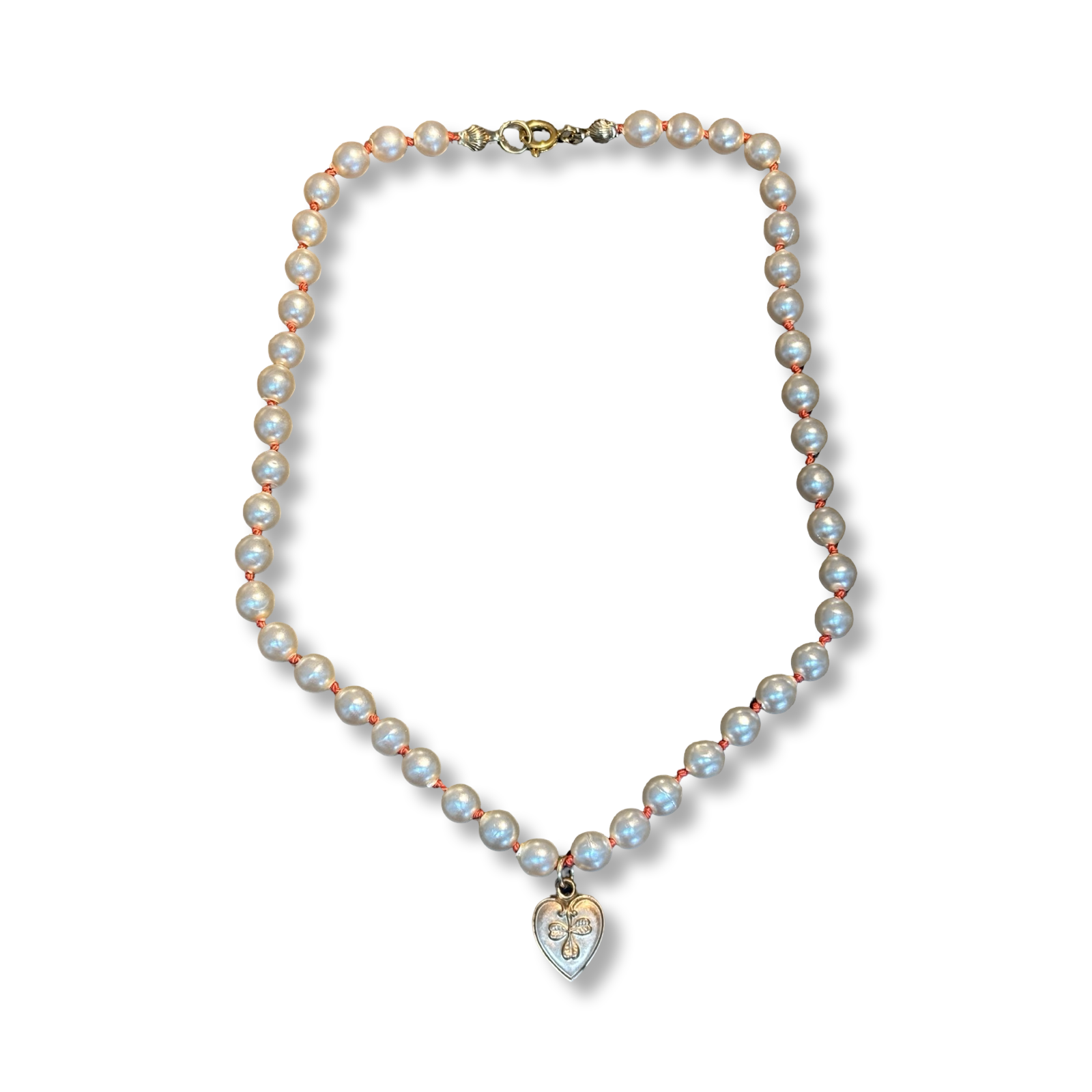 Collier de perles fantaisies anciennes et cœur ancien