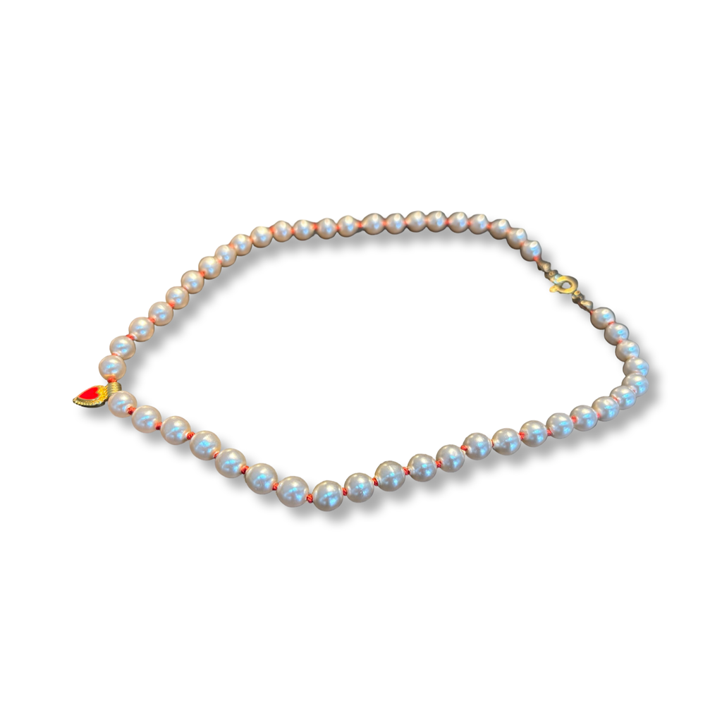 Collier de perles fantaisies anciennes et cœur émaillé
