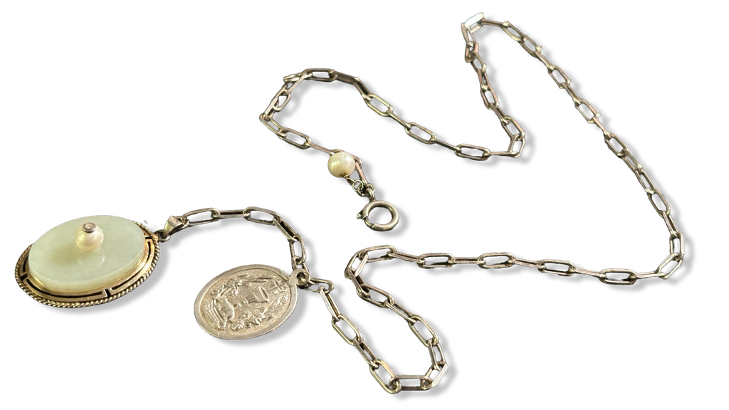 Collier lasso en argent, médaille de communion et jadéite