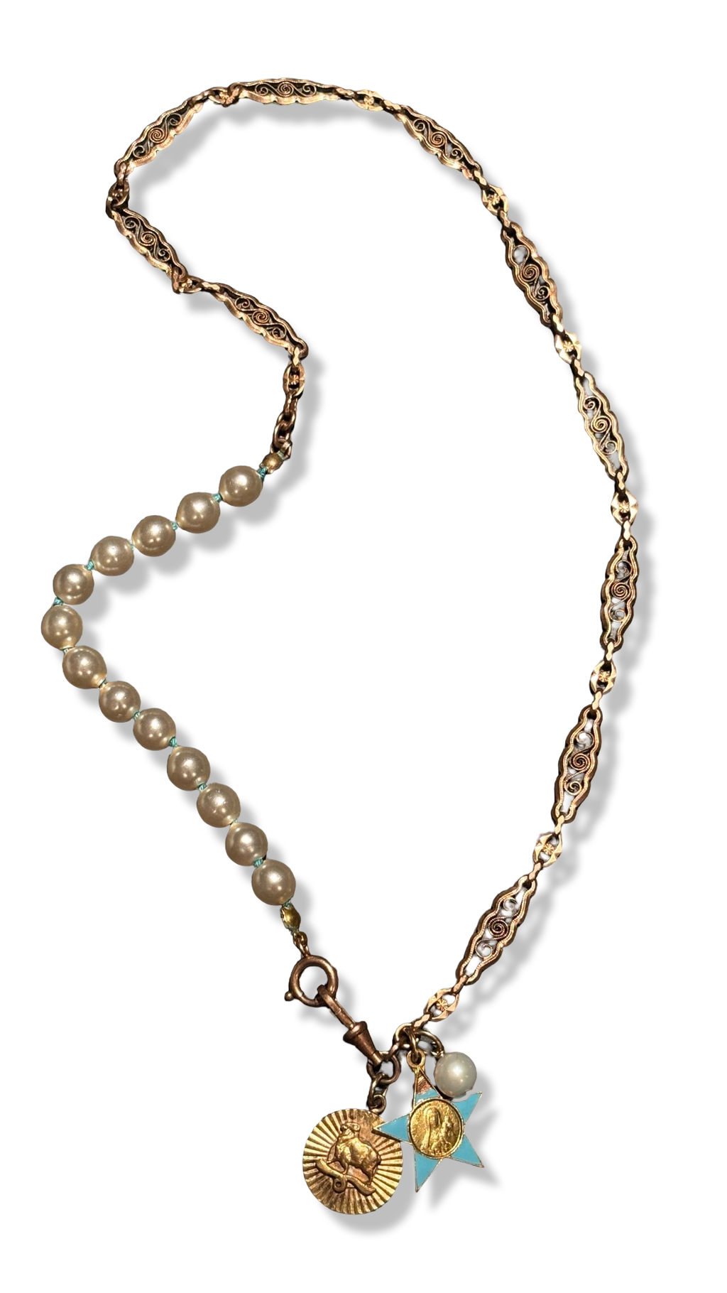Collier de perles fantaisie et maille filigrane, médaille de Ste Thérèse et signe du Bélier