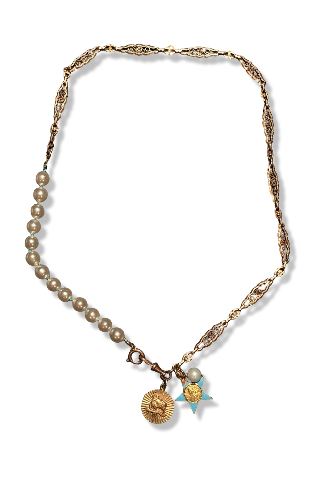 Collier de perles fantaisie et maille filigrane, médaille de Ste Thérèse et signe du Bélier