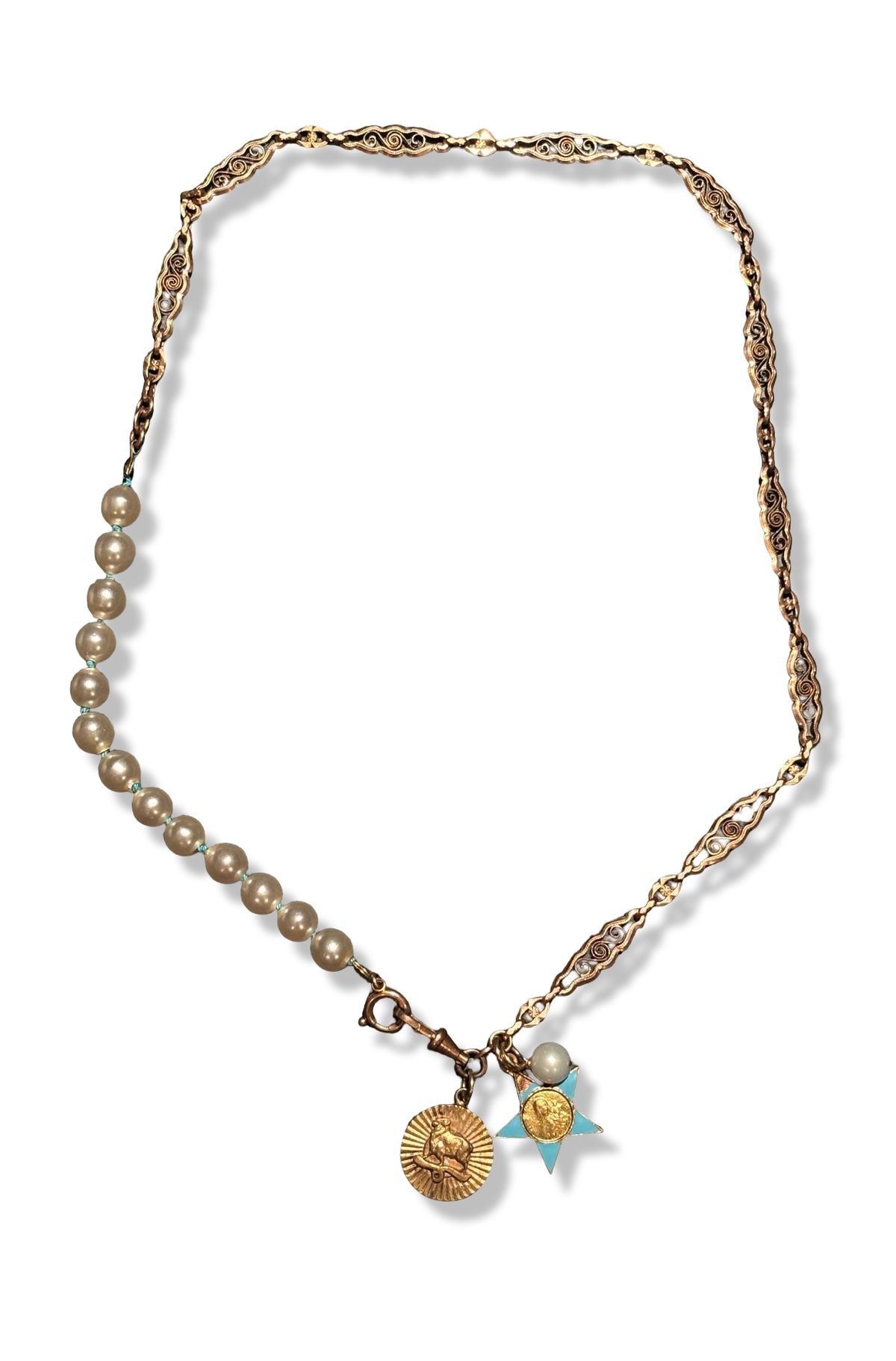 Collier de perles fantaisie et maille filigrane, médaille de Ste Thérèse et signe du Bélier