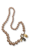 Collier de perles fantaisie, cristal de roche et médaille miraculeuse