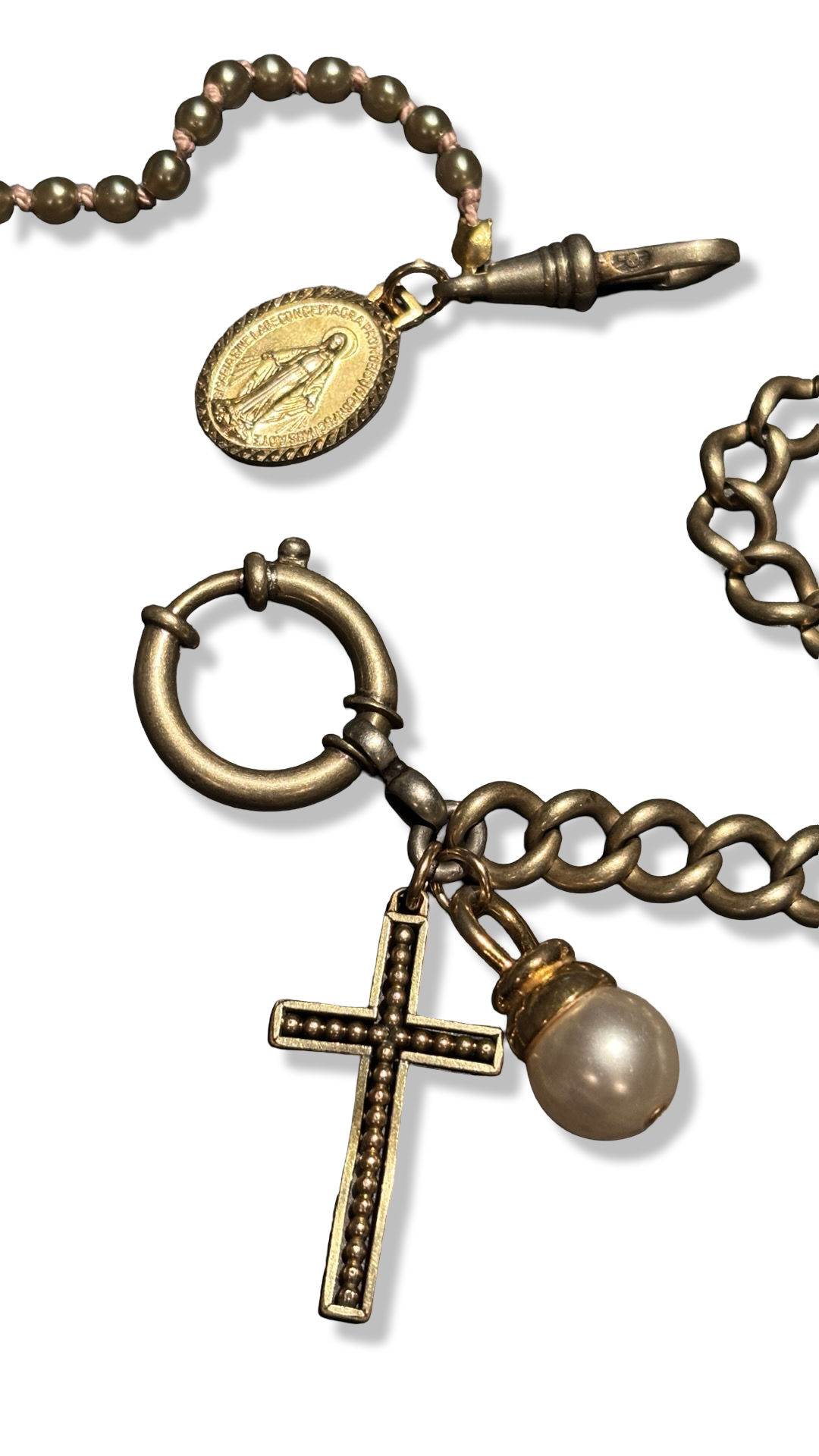 Collier chaine de montre et perles fantaisie, croix perlée