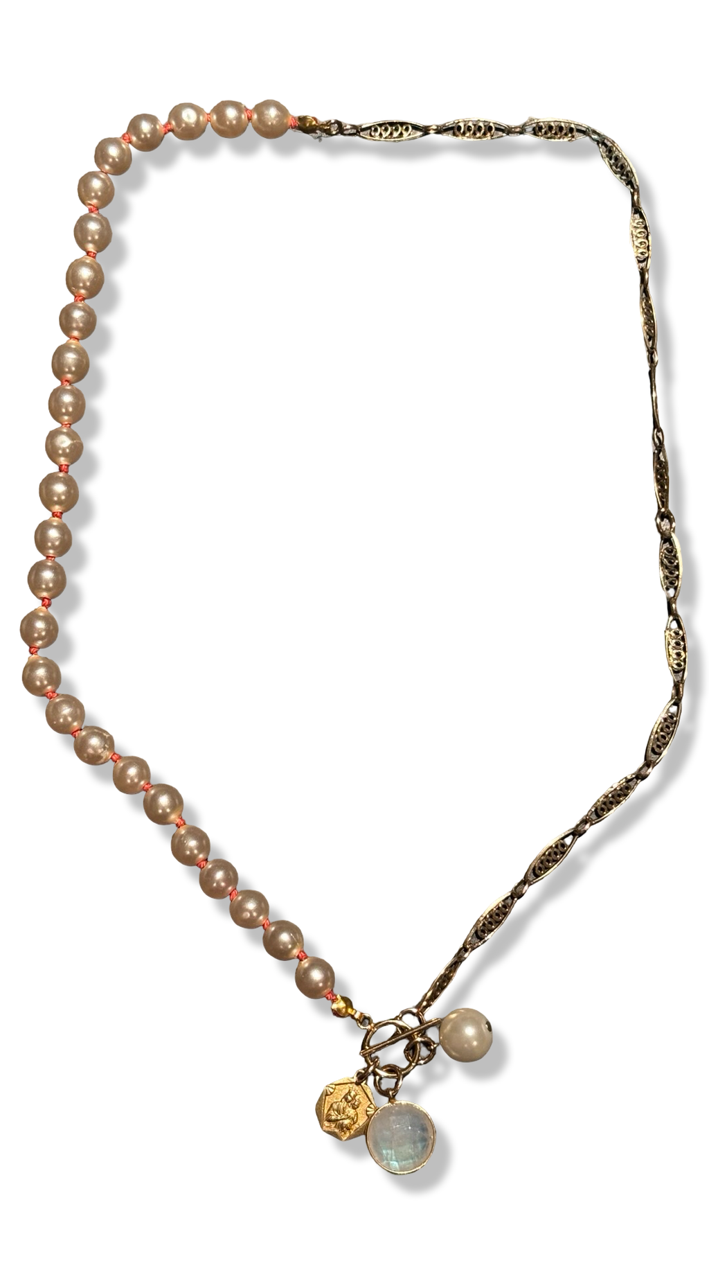 Collier de perles fantaisie, chaine filigrane , Pierre de Lune et Médaille de la Vierge à l'enfant.