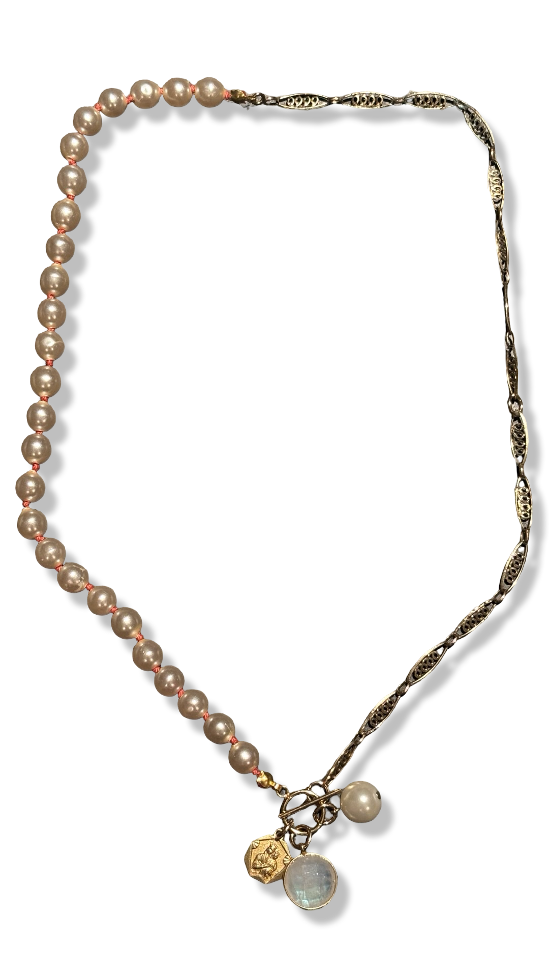 Collier de perles fantaisie, chaine filigrane , Pierre de Lune et Médaille de la Vierge à l'enfant.